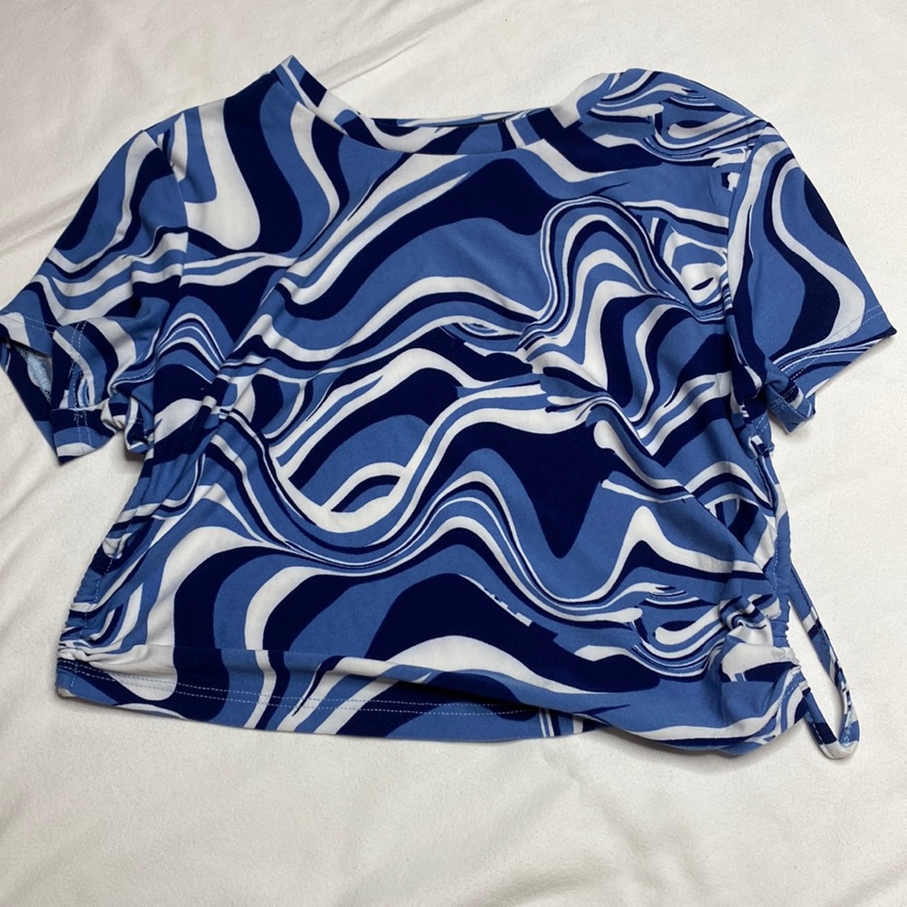 Backless Cropped Wave Shirt